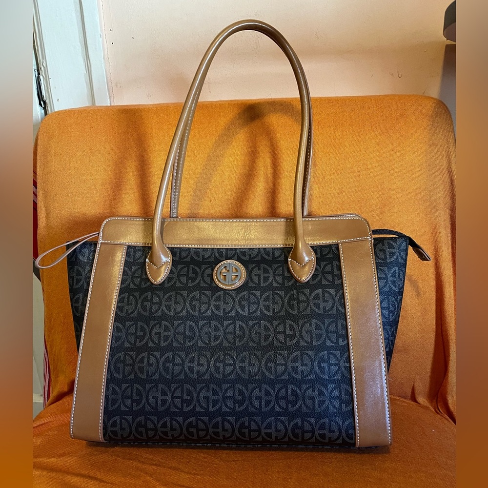 Brand New Giani Bernini Hand bag